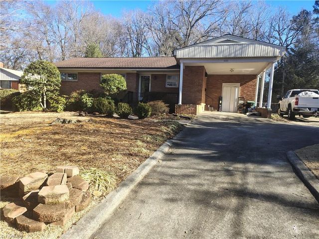 605 WESTCHESTER Drive, High Point, NC 27262