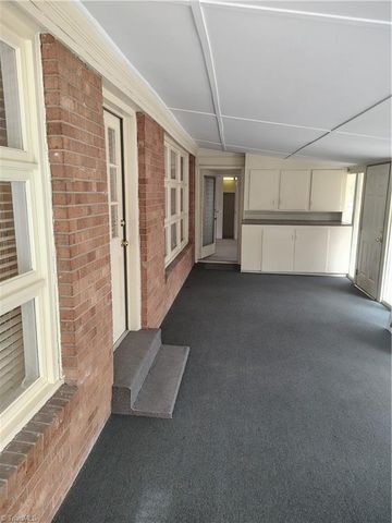 605 WESTCHESTER Drive, High Point, NC 27262