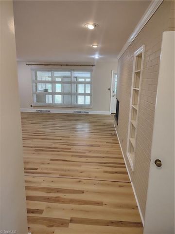 605 WESTCHESTER Drive, High Point, NC 27262