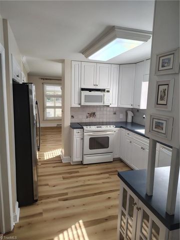 605 WESTCHESTER Drive, High Point, NC 27262