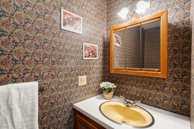 40 Clear Pond Rd, Lakeville, MA 02347