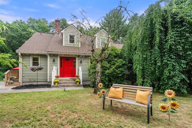 40 Clear Pond Rd, Lakeville, MA 02347