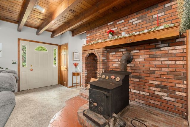 40 Clear Pond Rd, Lakeville, MA 02347