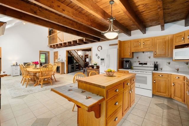 40 Clear Pond Rd, Lakeville, MA 02347