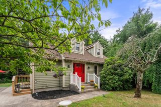 40 Clear Pond Rd, Lakeville, MA 02347