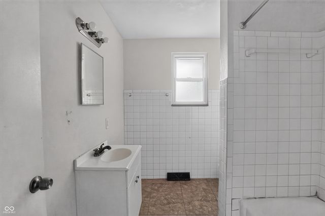 3950 N Elizabeth Street, Indianapolis, IN 46226