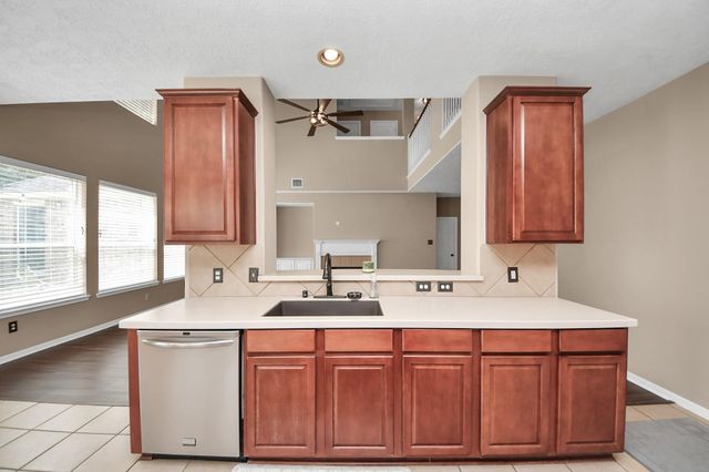233 Rustic Oaks Drive, League City, TX 77573