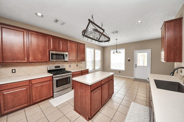 233 Rustic Oaks Drive, League City, TX 77573