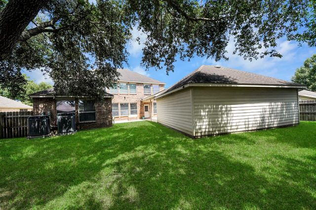 233 Rustic Oaks Drive, League City, TX 77573