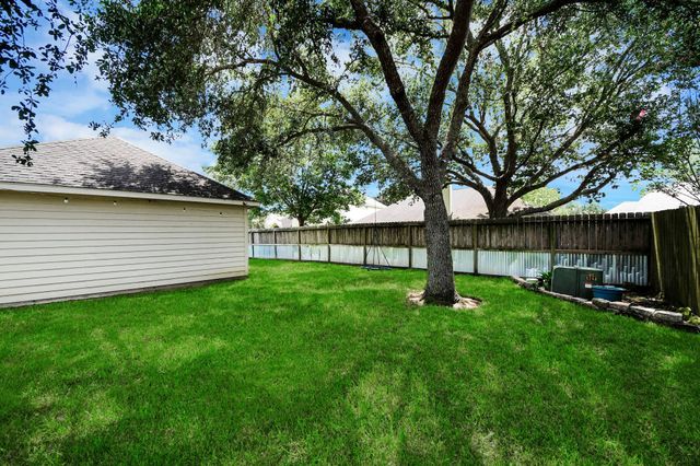 233 Rustic Oaks Drive, League City, TX 77573