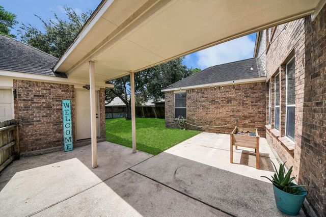 233 Rustic Oaks Drive, League City, TX 77573