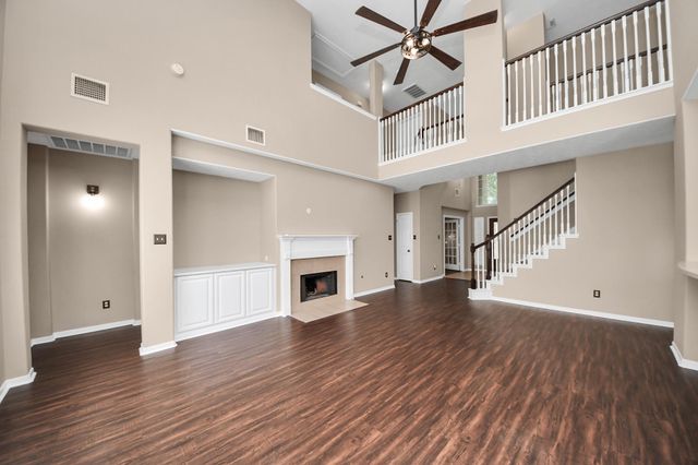 233 Rustic Oaks Drive, League City, TX 77573