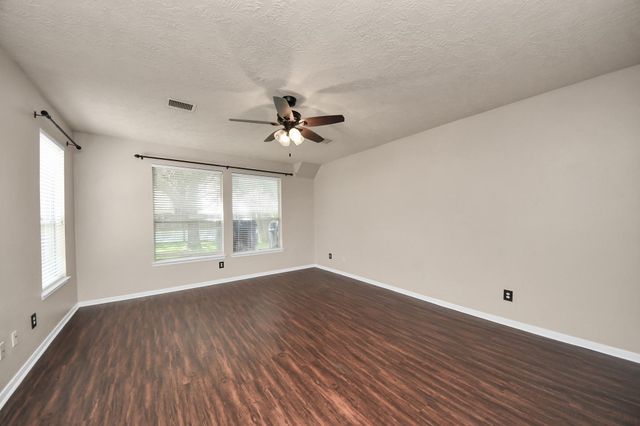 233 Rustic Oaks Drive, League City, TX 77573