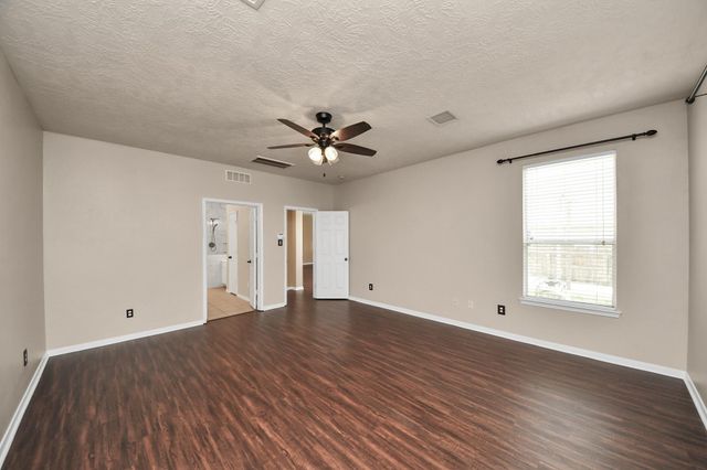 233 Rustic Oaks Drive, League City, TX 77573