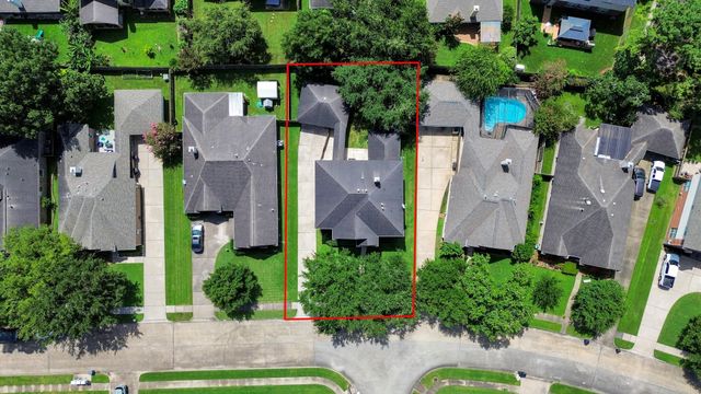 233 Rustic Oaks Drive, League City, TX 77573