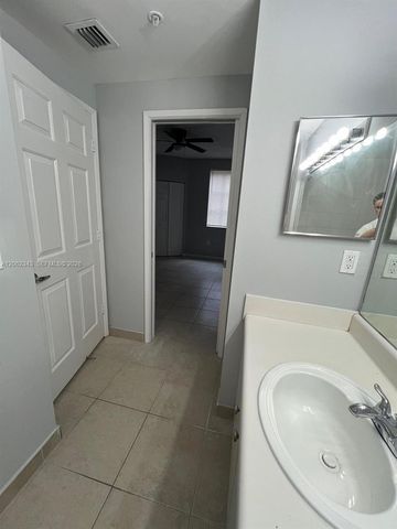8020 N Nob Hill Rd 102, Tamarac, FL 33321
