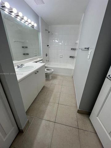 8020 N Nob Hill Rd 102, Tamarac, FL 33321