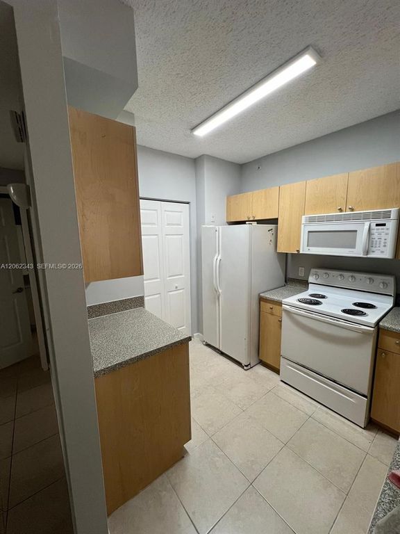 8020 N Nob Hill Rd 102, Tamarac, FL 33321