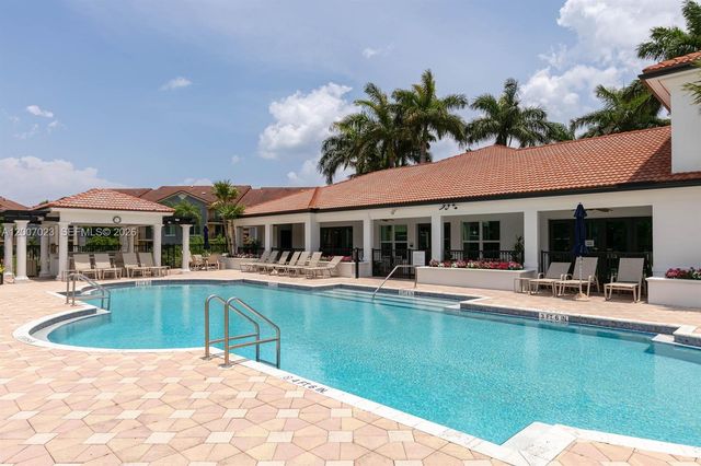 120 Villa Cir 120, Boynton Beach, FL 33435