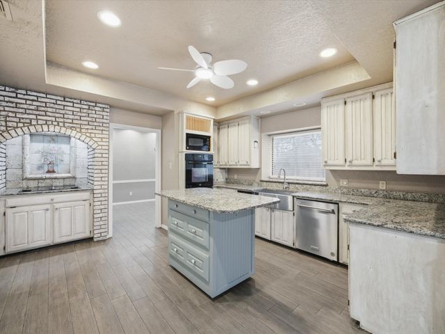 6606 Canalview Drive, Arlington, TX 76016