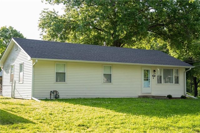 205 N Mulberry Street, Adrian, MO 64720