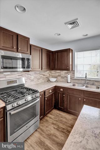 924 SWEETBAY LN, Lebanon, PA 17046