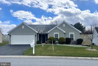 924 SWEETBAY LN, Lebanon, PA 17046