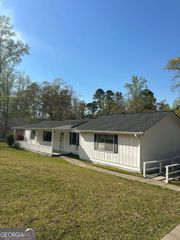 235 W Lakeview Drive NE, Milledgeville, GA 31061