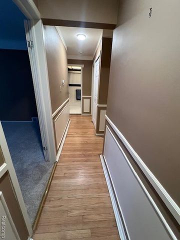 20385 Harbor Lane, Southfield, MI 48076