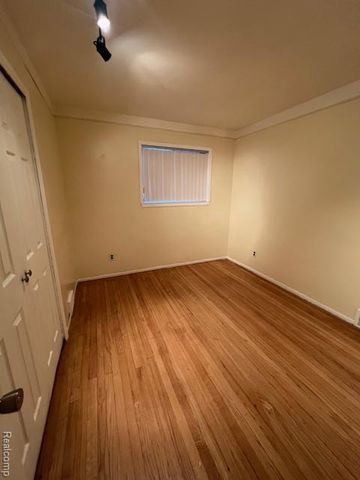 20385 Harbor Lane, Southfield, MI 48076