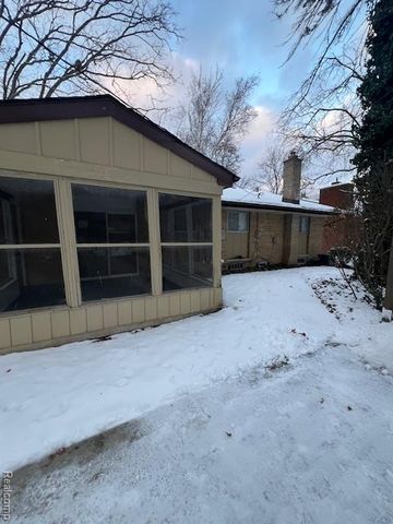 20385 Harbor Lane, Southfield, MI 48076