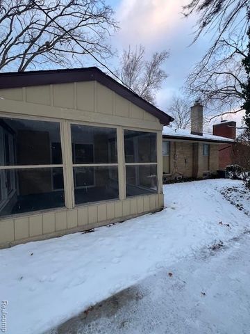 20385 Harbor Lane, Southfield, MI 48076