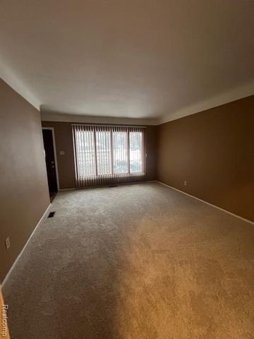 20385 Harbor Lane, Southfield, MI 48076