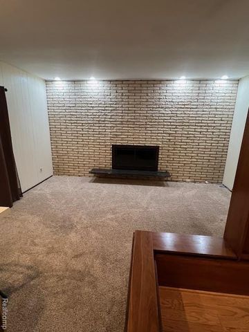 20385 Harbor Lane, Southfield, MI 48076