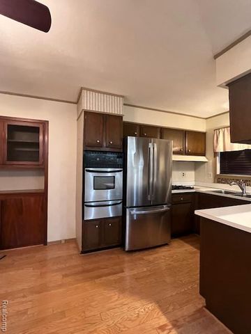 20385 Harbor Lane, Southfield, MI 48076