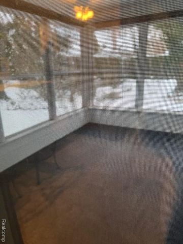 20385 Harbor Lane, Southfield, MI 48076