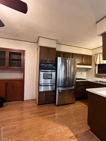 20385 Harbor Lane, Southfield, MI 48076