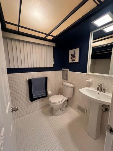 20385 Harbor Lane, Southfield, MI 48076