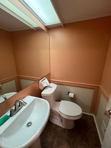 20385 Harbor Lane, Southfield, MI 48076