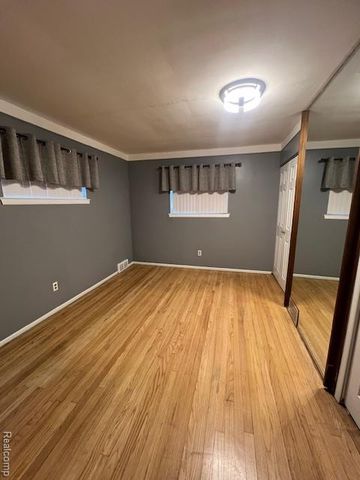 20385 Harbor Lane, Southfield, MI 48076