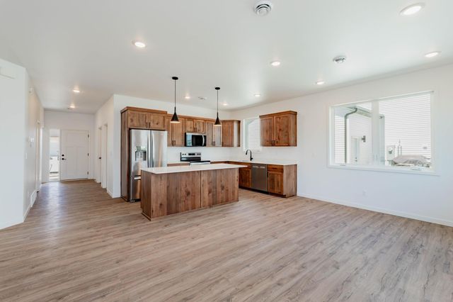 407 16th Street NE, Dilworth, MN 56529