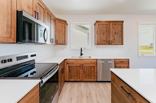 407 16th Street NE, Dilworth, MN 56529