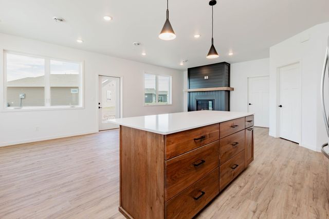 407 16th Street NE, Dilworth, MN 56529
