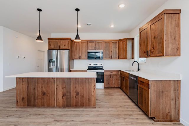407 16th Street NE, Dilworth, MN 56529