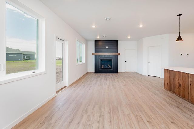 407 16th Street NE, Dilworth, MN 56529