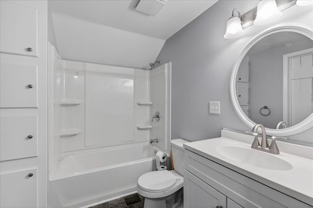 8225 W Prospect Road, Hillsboro, OH 45133