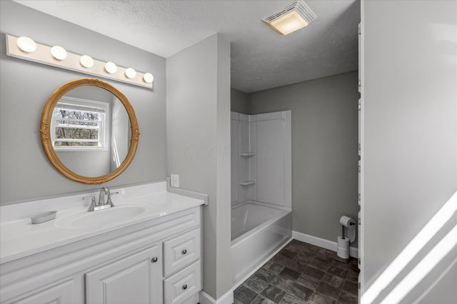 8225 W Prospect Road, Hillsboro, OH 45133