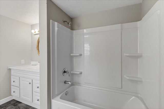 8225 W Prospect Road, Hillsboro, OH 45133