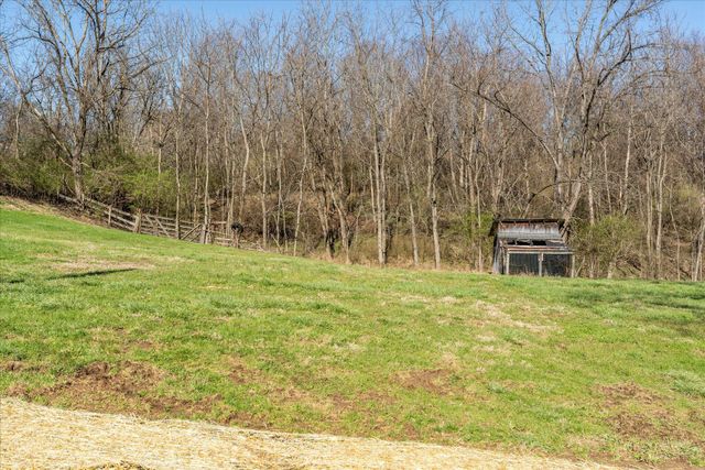 8225 W Prospect Road, Hillsboro, OH 45133