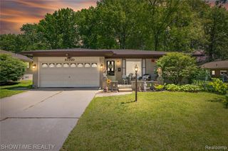 31720 Kelly Road, Roseville, MI 48066